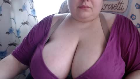 Snapshot of olivia_bud_gold chatting on 12-11-24, 07:42 Olivia Gold online show from 12-11-24, 07:42