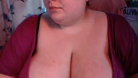 Snapshot of olivia_bud_gold chatting on 12-22-24, 10:28 Olivia Gold online show from 12-22-24, 10:28