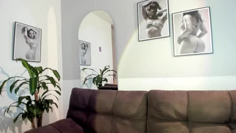 Olivia Collins online show from 05-21-26, 12:34