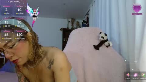 Snapshot of olivia_goddess chatting on 10-15-25, 09:09 Olivia online show from 10-15-25, 09:09