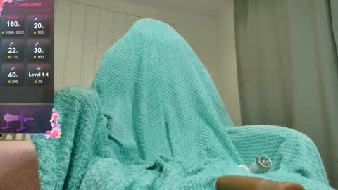 Snapshot of olivia_k_ chatting on 12-02-25, 12:27 Olivia Hi guys Follow me online show from 12-02-25, 12:27