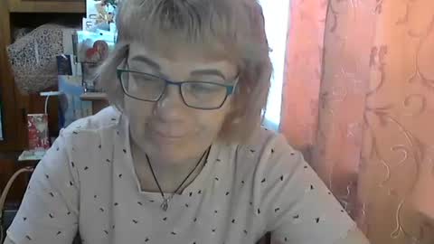 Snapshot of olivia_mia25 chatting on 05-18-26, 05:57 Olivia Mia online show from 05-18-26, 05:57