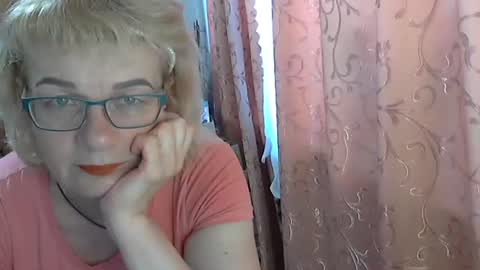 Snapshot of olivia_mia25 chatting on 06-17-26, 07:33 Olivia Mia online show from 06-17-26, 07:33