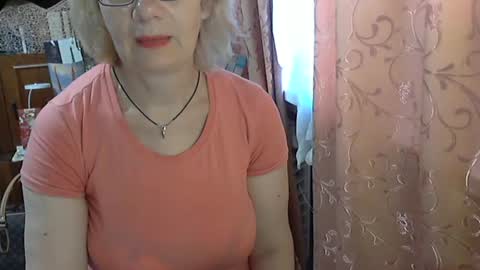 Snapshot of olivia_mia25 chatting on 06-18-26, 06:02 Olivia Mia online show from 06-18-26, 06:02
