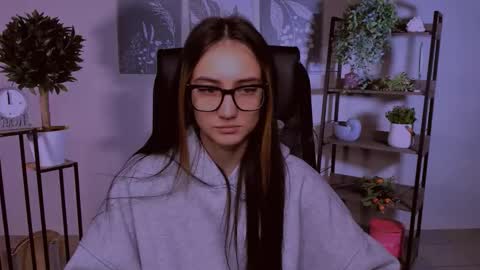 olivia_norton_ online show from 10-12-25, 03:11