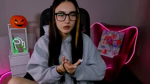 olivia_norton_ online show from 10-28-25, 01:58