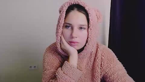 Olivia online show from 09-26-25, 03:54