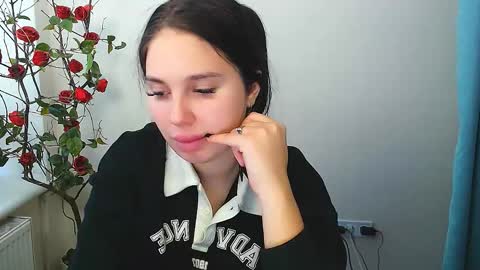 Olivia online show from 10-03-25, 04:20