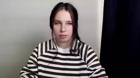 Olivia online show from 10-28-25, 05:22