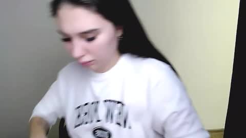 Olivia online show from 03-06-26, 09:22