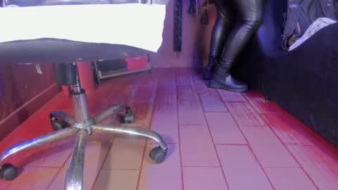 Snapshot of olivia_seex chatting on 02-23-25, 01:21 online show from 02-23-25, 01:21