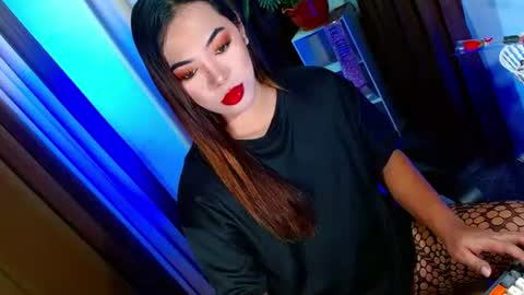 Snapshot of olivia_the_temptress27 chatting on 09-28-25, 04:01 Miss OLIVIA online show from 09-28-25, 04:01