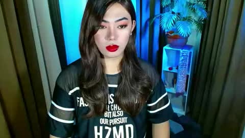 Snapshot of olivia_the_temptress27 chatting on 10-17-25, 06:49 Miss OLIVIA online show from 10-17-25, 06:49