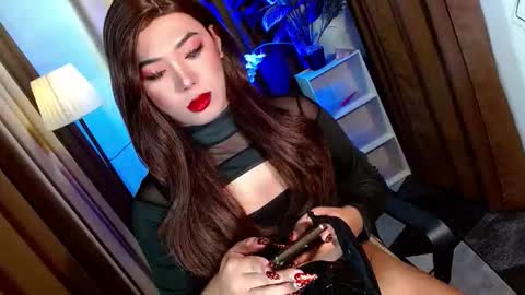 Snapshot of olivia_the_temptress27 chatting on 11-21-25, 10:03 Miss OLIVIA online show from 11-21-25, 10:03