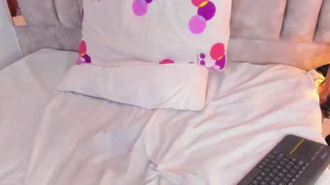 Olivia Evangelista online show from 12-24-24, 08:11