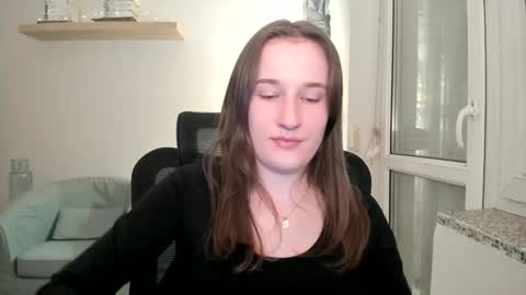 Snapshot of oliviaaa2003 chatting on 12-28-24, 10:13 Oliwiaa2004 online show from 12-28-24, 10:13