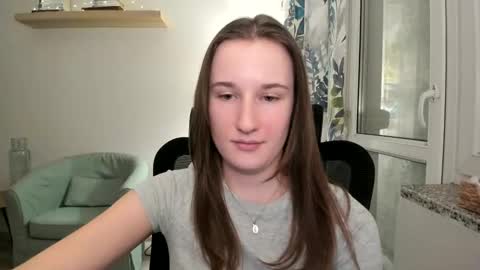 Snapshot of oliviaaa2003 chatting on 01-05-25, 07:49 Oliwiaa2004 online show from 01-05-25, 07:49