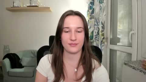 Snapshot of oliviaaa2003 chatting on 01-06-25, 10:15 Oliwiaa2004 online show from 01-06-25, 10:15