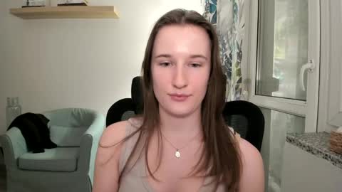 Snapshot of oliviaaa2003 chatting on 01-07-25, 09:14 Oliwiaa2004 online show from 01-07-25, 09:14