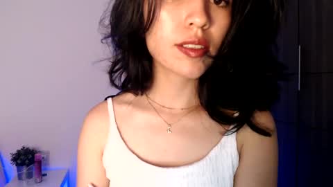 oliviaaa__ online show from 02-18-25, 09:42