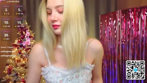 Snapshot of oliviabr0wn chatting on 01-08-25, 02:03 Olivia online show from 01-08-25, 02:03