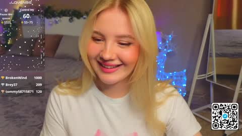 Snapshot of oliviabr0wn chatting on 01-23-25, 05:02 Olivia online show from 01-23-25, 05:02