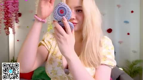 Olivia online show from 04-26-26, 02:31