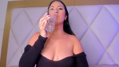 Snapshot of oliviabrady1 chatting on 01-31-25, 01:43 OLIVIA online show from 01-31-25, 01:43