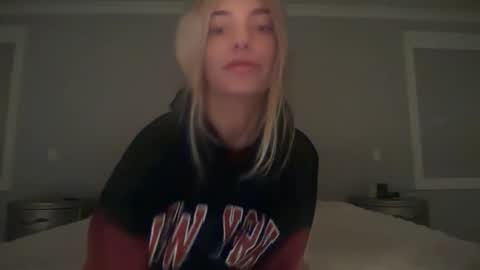 Snapshot of oliviacarterrr chatting on 11-22-25, 09:08 oliviacarterrr online show from 11-22-25, 09:08