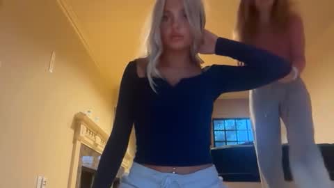 Snapshot of oliviacarterrr chatting on 11-28-25, 12:02 oliviacarterrr online show from 11-28-25, 12:02