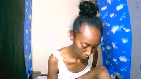 oliviah27 online show from 10-04-25, 11:47