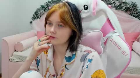 OliviaLaurens online show from 12-17-25, 06:52