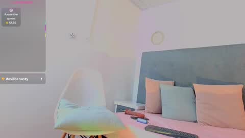 Snapshot of oliviamonroe18x chatting on 10-29-25, 10:22 OliviaMonroe online show from 10-29-25, 10:22