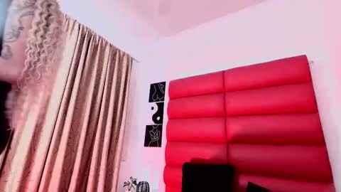 Snapshot of oliviamonroe18x chatting on 12-05-25, 08:49 OliviaMonroe online show from 12-05-25, 08:49