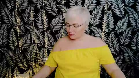 Kelly online show from 04-25-26, 10:18