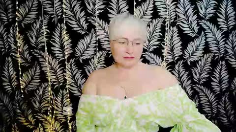 Snapshot of oliviaoskar_ chatting on 05-01-26, 10:42 Kelly online show from 05-01-26, 10:42