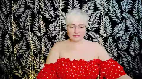 Snapshot of oliviaoskar_ chatting on 05-04-26, 10:22 Kelly online show from 05-04-26, 10:22