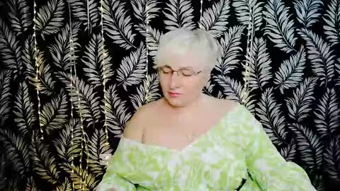 Snapshot of oliviaoskar_ chatting on 05-31-26, 10:22 Kelly online show from 05-31-26, 10:22