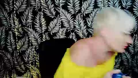 Snapshot of oliviaoskar_ chatting on 06-11-26, 10:02 Kelly online show from 06-11-26, 10:02