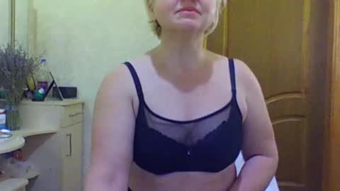 Snapshot of oliviaparadise chatting on 12-20-24, 09:43 oliviaparadise online show from 12-20-24, 09:43