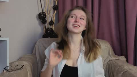 Kylie online show from 11-17-25, 06:14