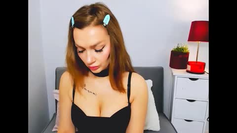 OliviaWomen online show from 12-24-24, 06:44
