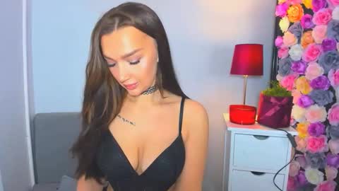 OliviaWomen online show from 10-22-25, 06:35