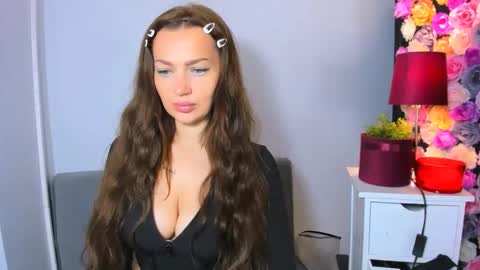 OliviaWomen online show from 10-27-25, 07:23