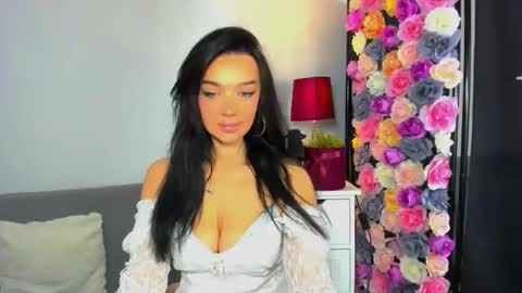 OliviaWomen online show from 12-17-25, 07:25