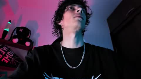     online show from 03-05-25, 03:08