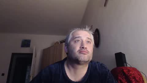 Snapshot of olomoucak1982 chatting on 12-14-25, 06:01 Michal online show from 12-14-25, 06:01