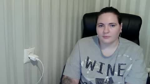 Snapshot of olyaandnetty chatting on 10-27-25, 07:40 OlyaAndNetty online show from 10-27-25, 07:40