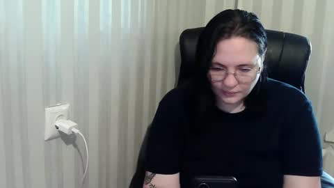 Snapshot of olyaandnetty chatting on 10-28-25, 10:30 OlyaAndNetty online show from 10-28-25, 10:30