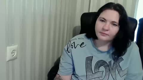 Snapshot of olyaandnetty chatting on 11-06-25, 09:32 OlyaAndNetty online show from 11-06-25, 09:32